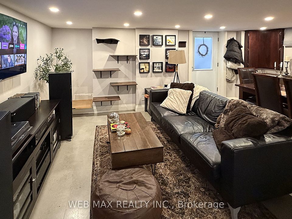 1st image of 980 Avenue Rd Unit 3