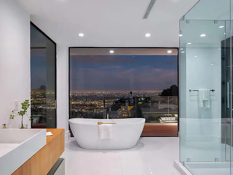 2110 Hercules Dr — Photo 7