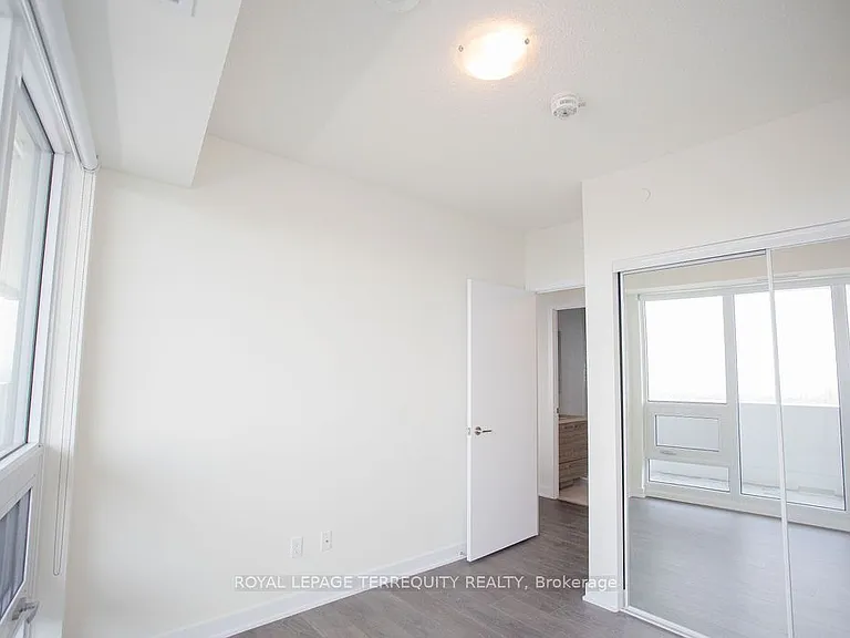 2221 Yonge St #4609 — Photo 15