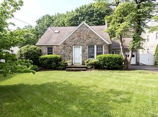 16 Lockwood Ln, Norwalk, CT 06851