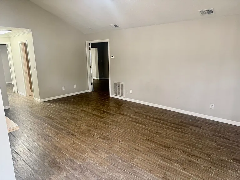 3784 Lake Shore Dr — Photo 6