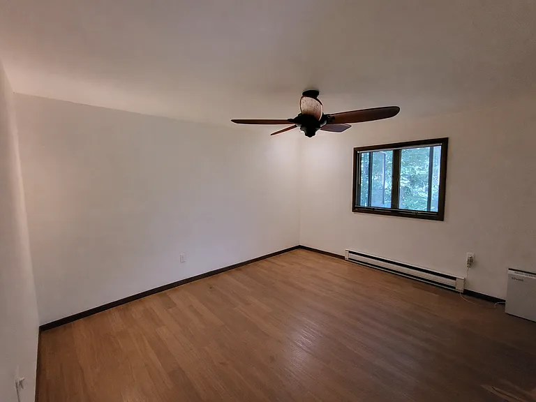 548 Clubhouse Dr — Photo 5