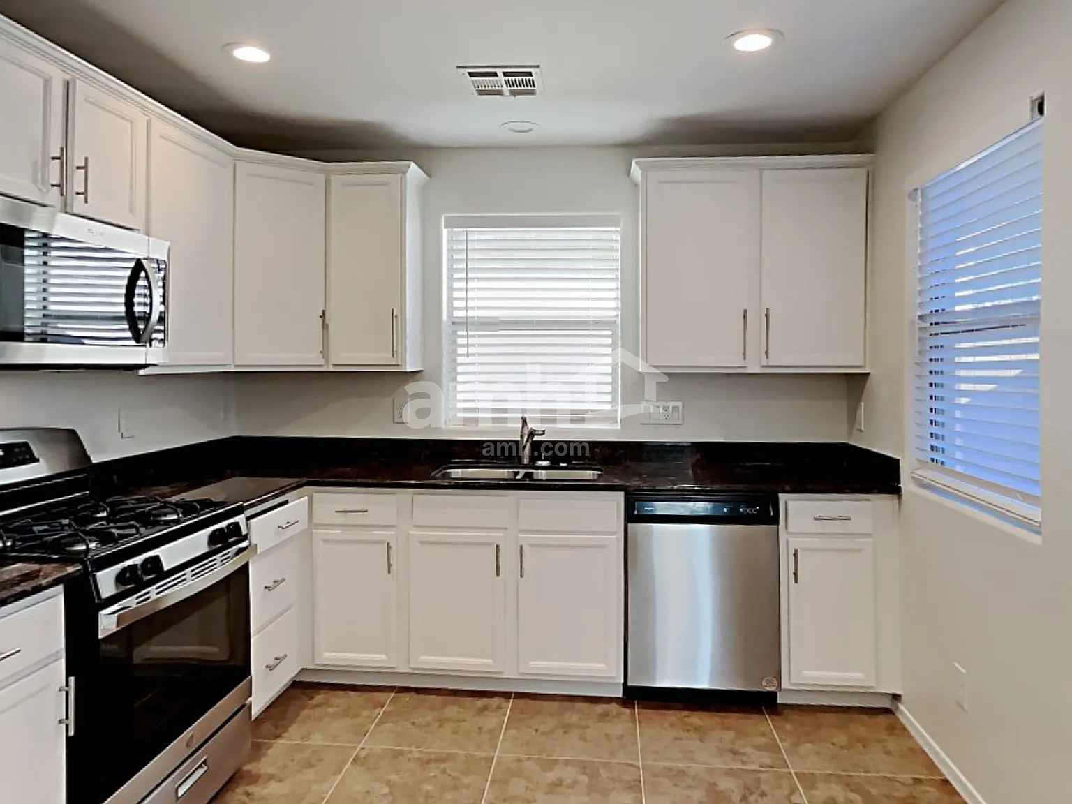 4 bed, 2.5 bath, 1884 sqft, $2,395 — Photo 3