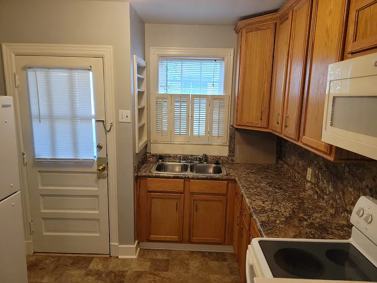 535 S Barksdale St — Photo 6