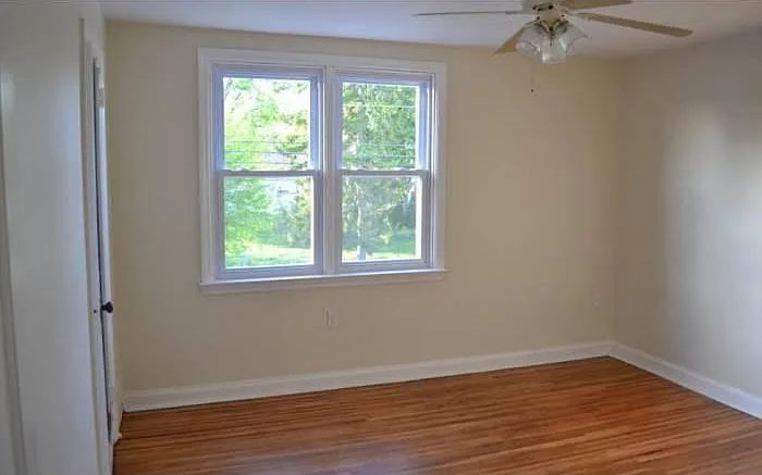 3 bed, $1,975 — Photo 3