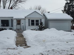 771 Pine St, Elgin, IL 60123