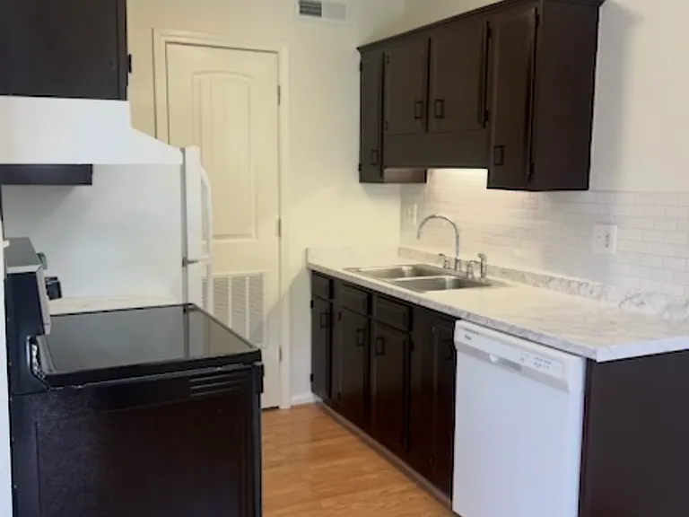 4335 Lela Ave NE #4 — Photo 2