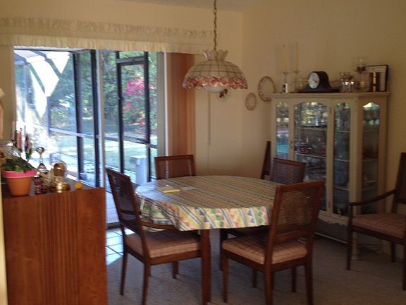 4th image of 1041 NE Van Loon Ln