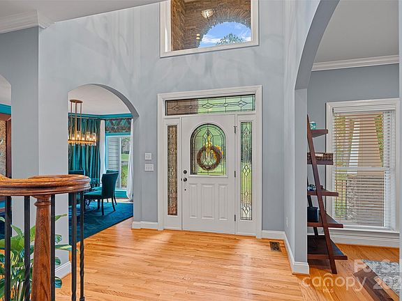 3rd image of 8914 Radford Ct