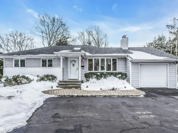88 Burton Ln, Commack, NY 11725