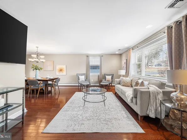 1002 Plymouth Rd, Plymouth Meeting, PA 19462