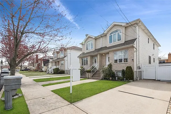 Sold by Ben Bay Realty of Marine Park  | media 1