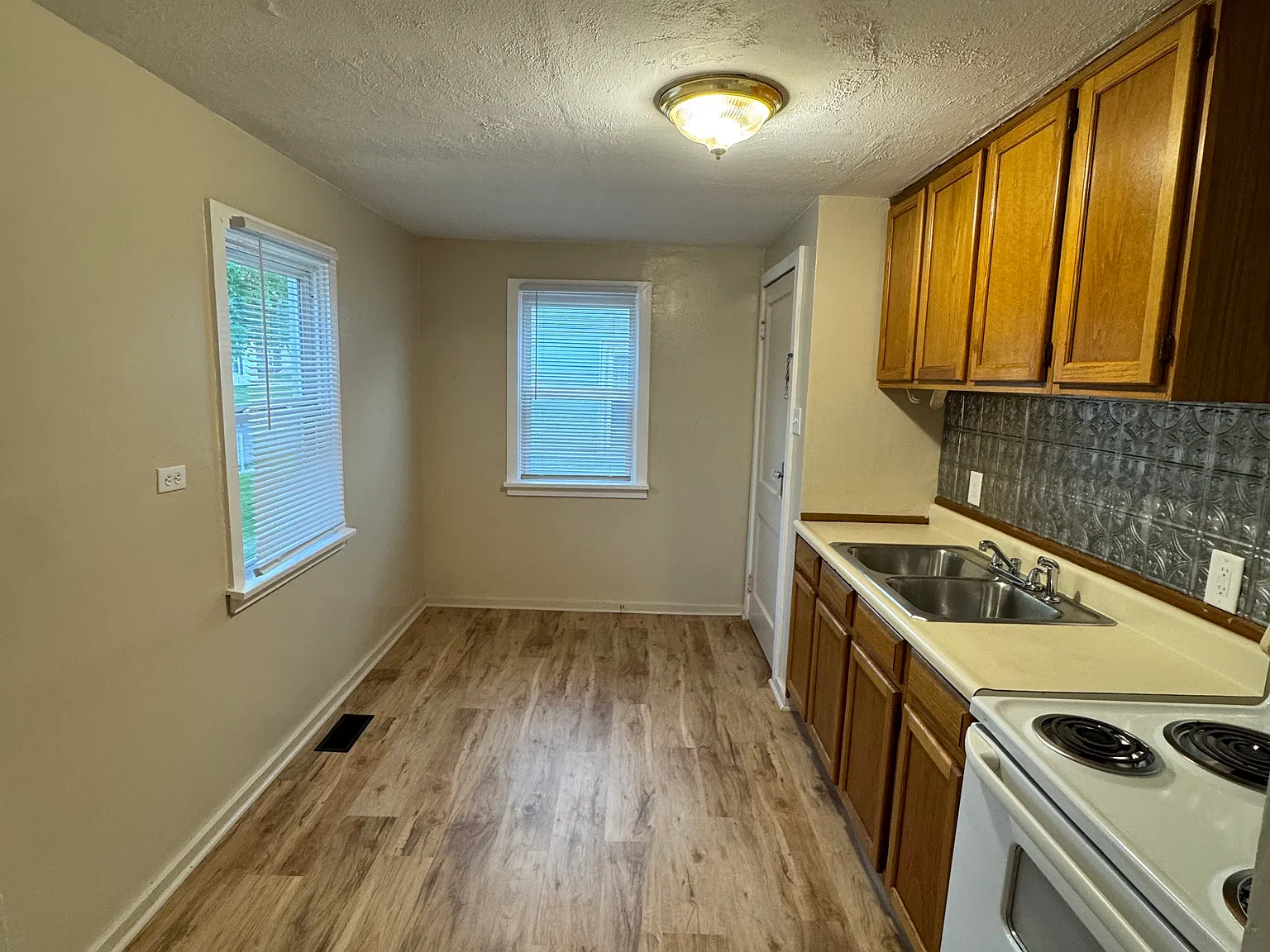 2 bed, 720 sqft, $1,200 — Photo 4