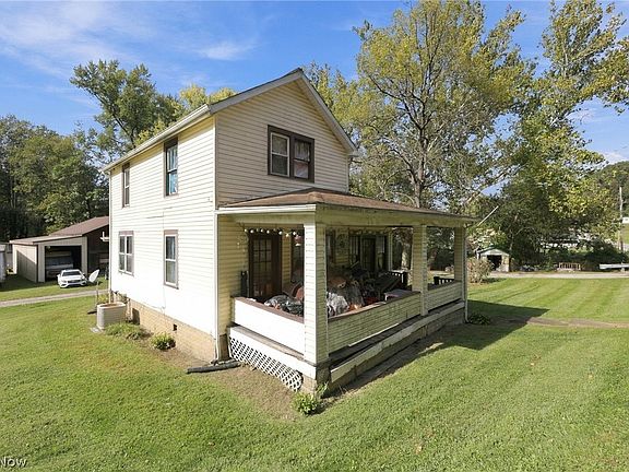 3rd image of 2965 N River Rd