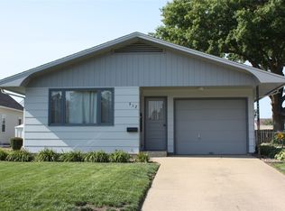 912 Franklin St, Pella, IA 50219