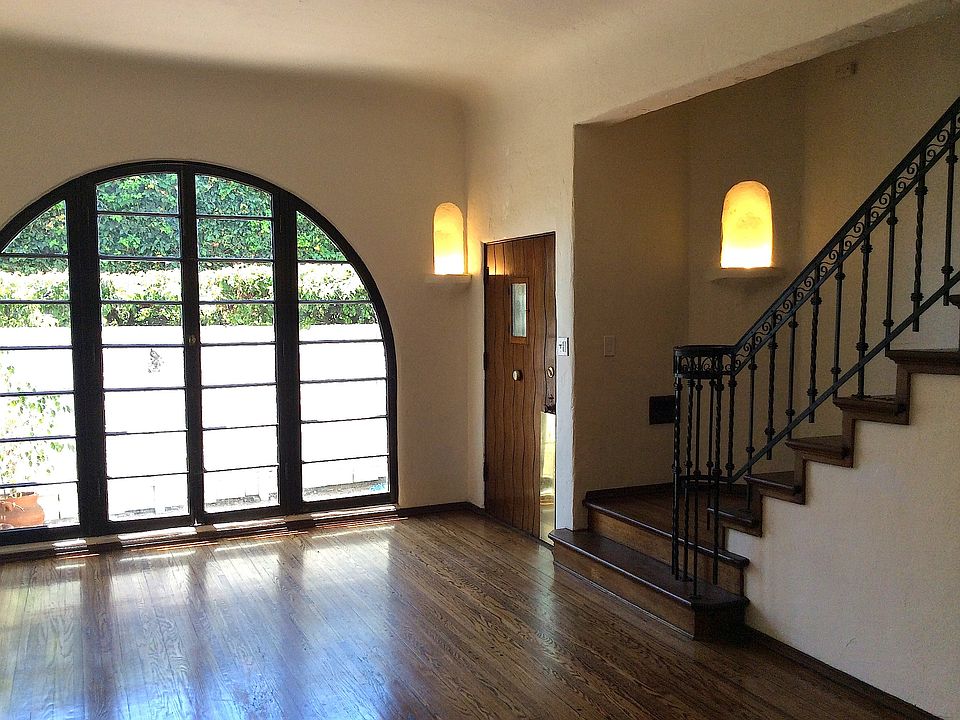 1st image of 1515 1/2 N Hayworth Ave