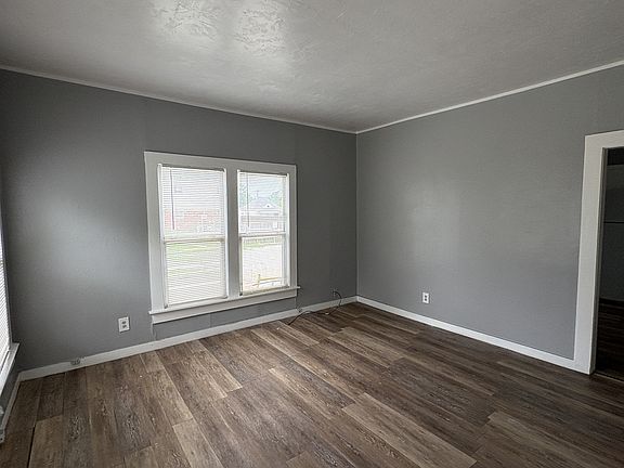 2nd image of 225 N Hope St