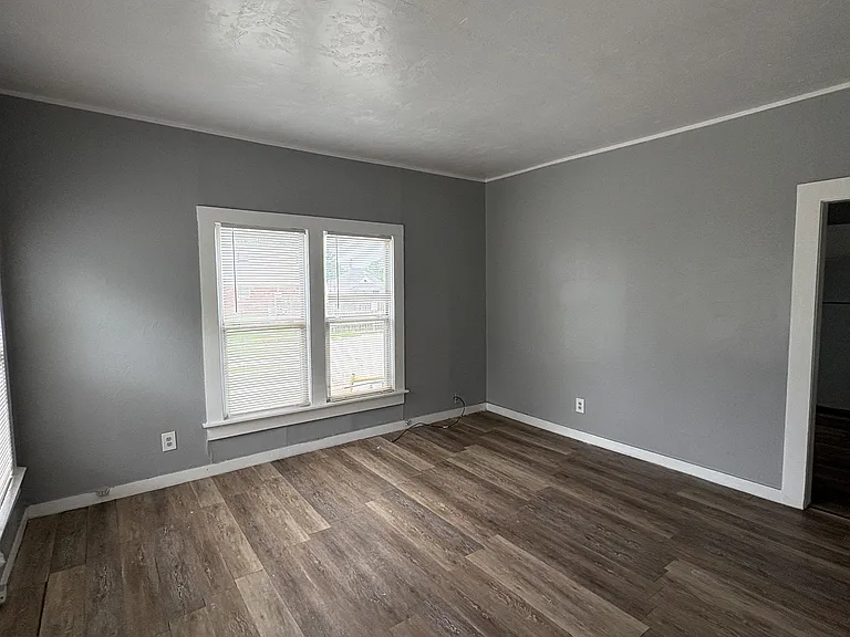 225 N Hope St — Photo 2