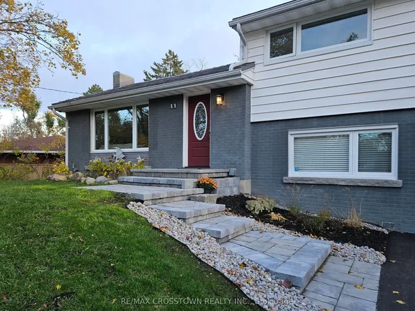 11 Castle Dr, Barrie, ON L4N 1P7