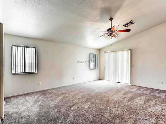 4th image of 987 Trackers Glen Ave