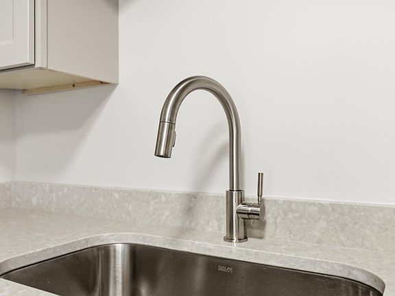 5th image of 669 Bashford Rd
