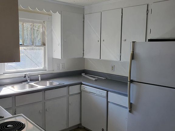 2nd image of 114 Cary Memorial Dr
