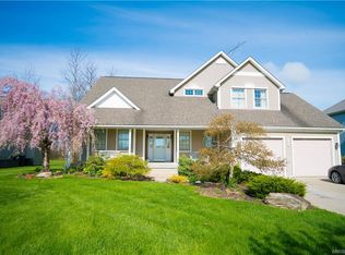 162 Old Carriage House Rd, Grand Island, NY 14072
