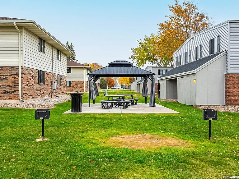 EVERGREEN PLACE — Photo 48