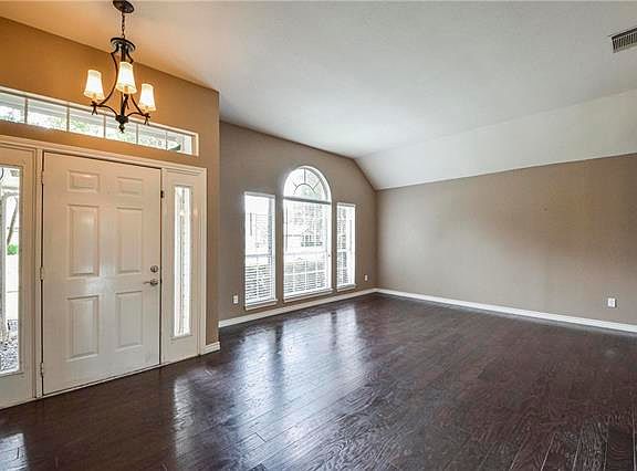 3rd image of 734 Blue Oak Dr