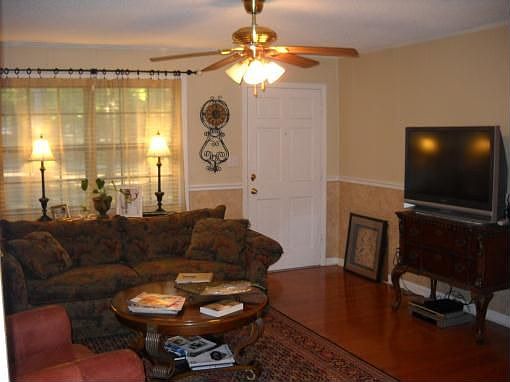 3rd image of 389 Oak Hill Dr