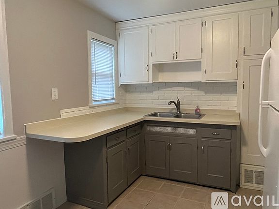 3rd image of 673 Cedarbrook Dr