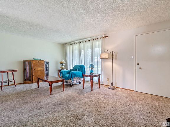 5th image of 987 Crestwood Dr APT 3
