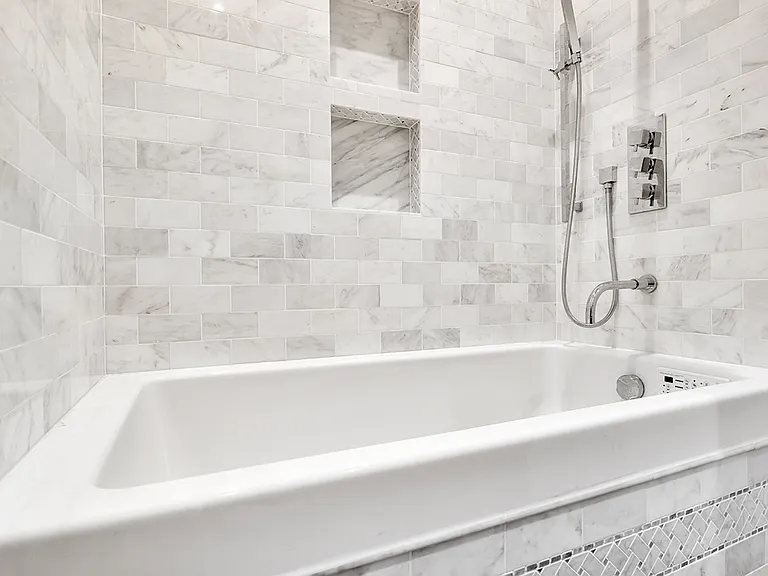 1228 N Dearborn St #2 — Photo 10