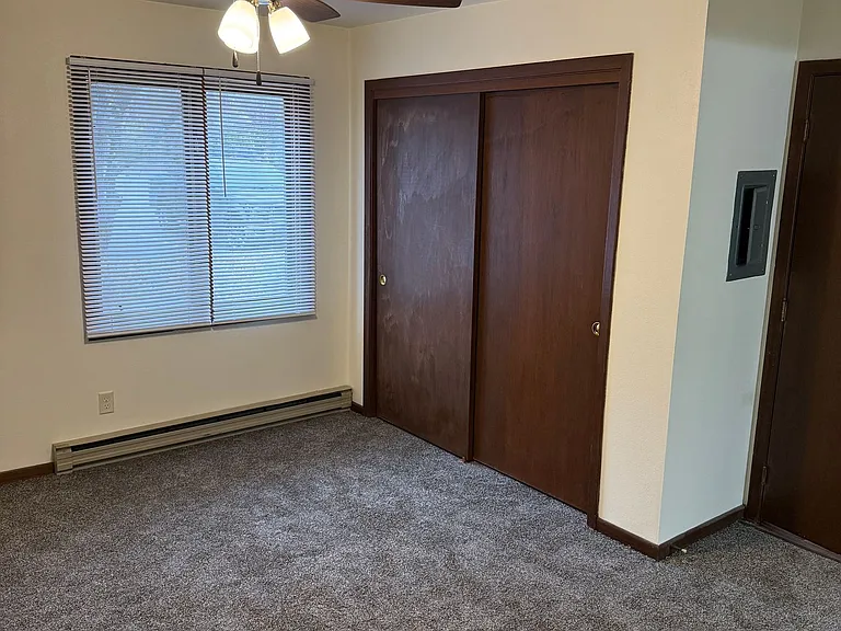 Immaculate Updated 1 Bedroom with 1 Bath — Photo 17