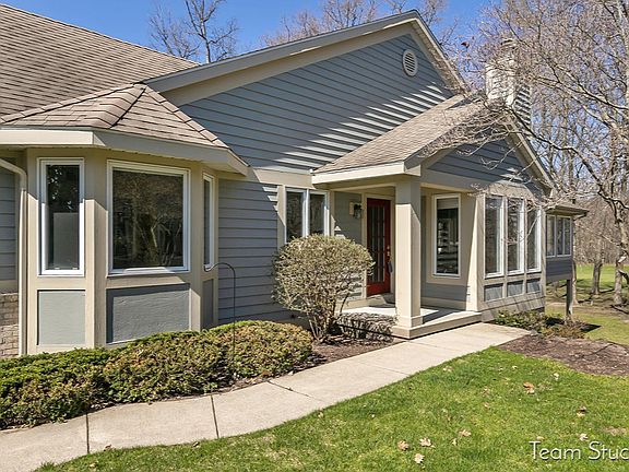 2nd image of 7722 Greenbrier Dr NE #92