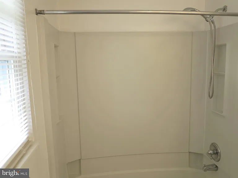 8406 Woodford Ct — Photo 39