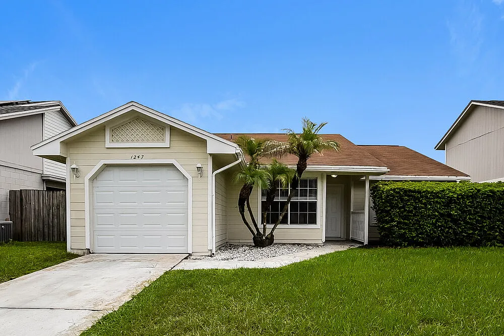 3 bed, 2.0 bath, 1208 sqft, $1,935 — Photo 1
