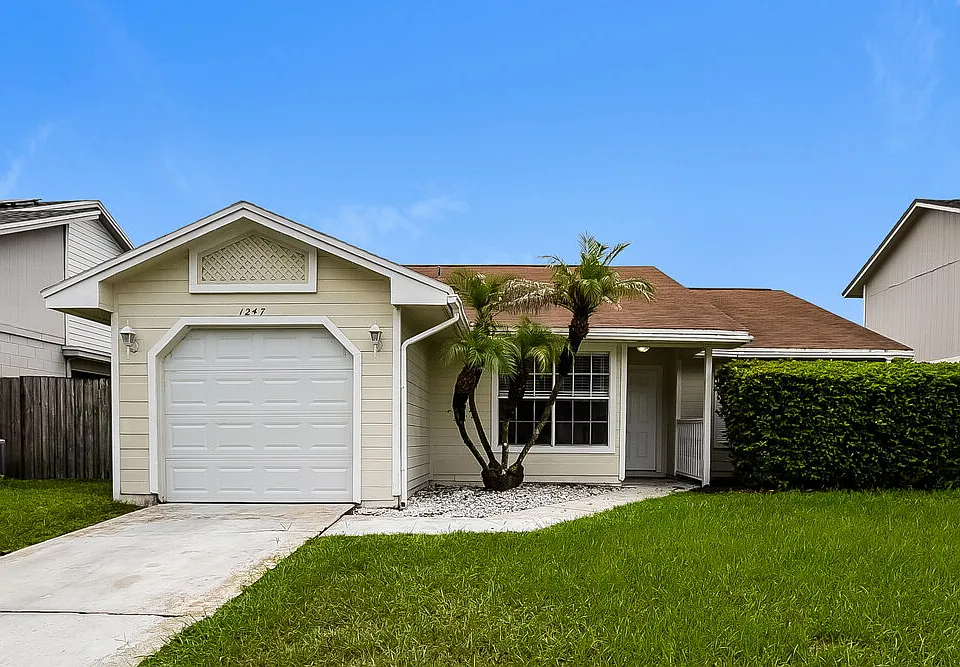 1247 Holly Springs Cir