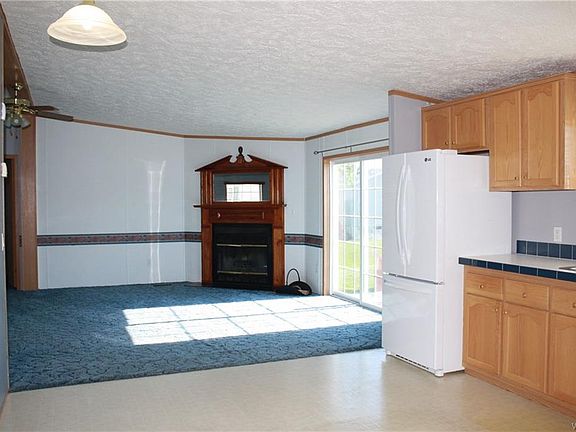3rd image of 6220 Autumnview Sta