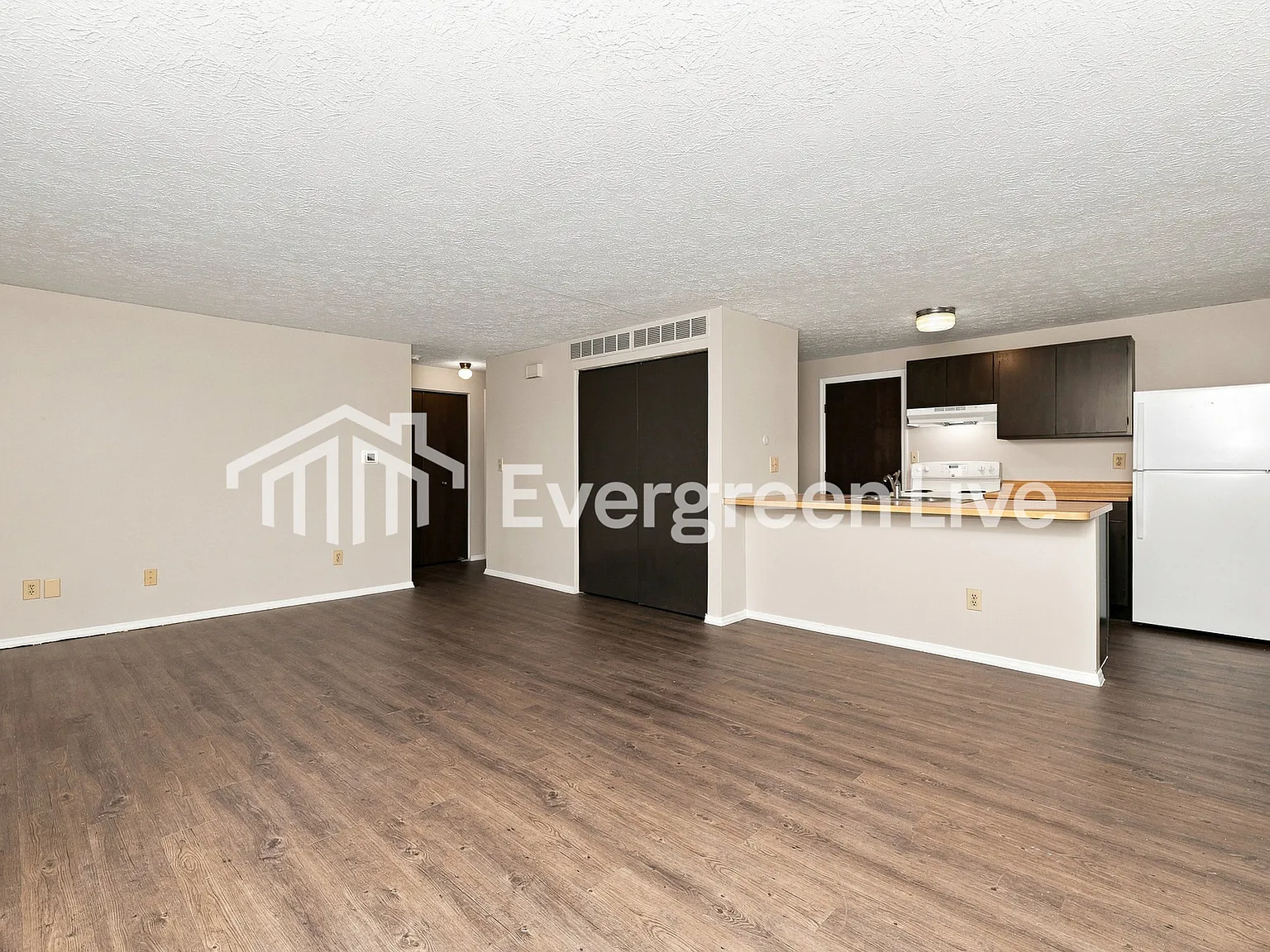 2 bed, 1.0 bath, 933 sqft, $1,045 — Photo 4