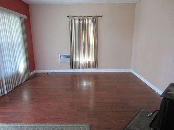 3rd image of 611 N Broadway St