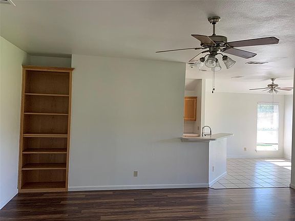3rd image of 640 Lakeshore Blvd