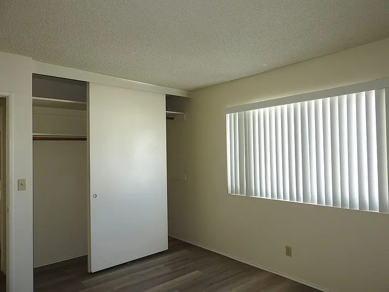 4944 Narragansett Ave — Photo 34