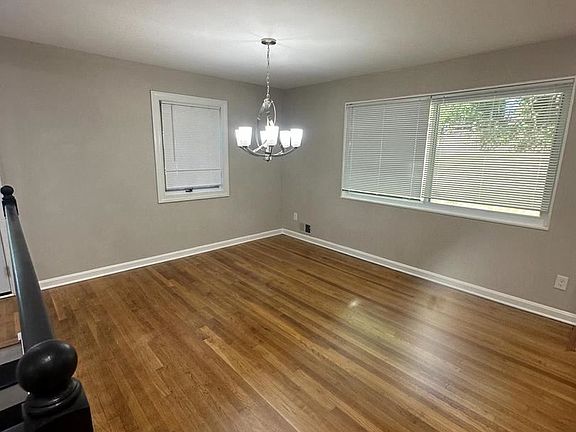 4th image of 10413 Royal Rd