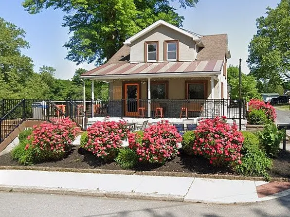 17 N Poplar St, Macungie, PA 18062