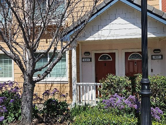 2nd image of 809 Daniels St