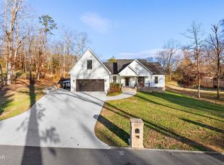 1235 Foxwood Dr, Sevierville, TN 37862