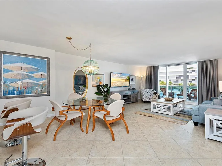 2301 Collins Ave #301 — Photo 8