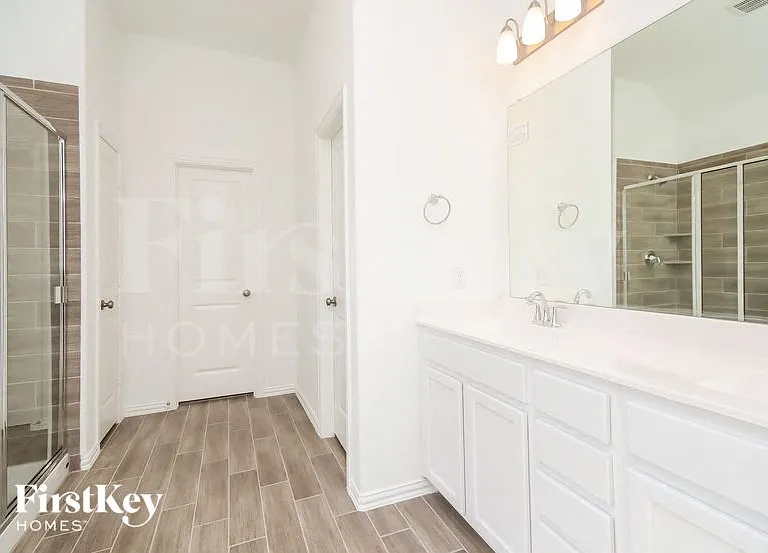 15122 Arlington Park Ave — Photo 12