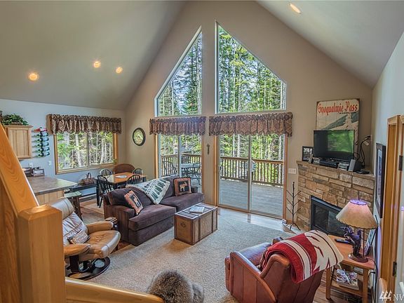 Ideal cabin- fun great room, vaulted ceilings, gorgeous views, room for everyone! Best part- this cabin is Turn-key! It comes furnished.